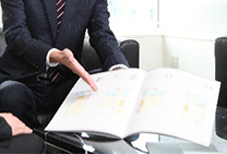 車には必需品の各種自動車保険の代理店を行っております。